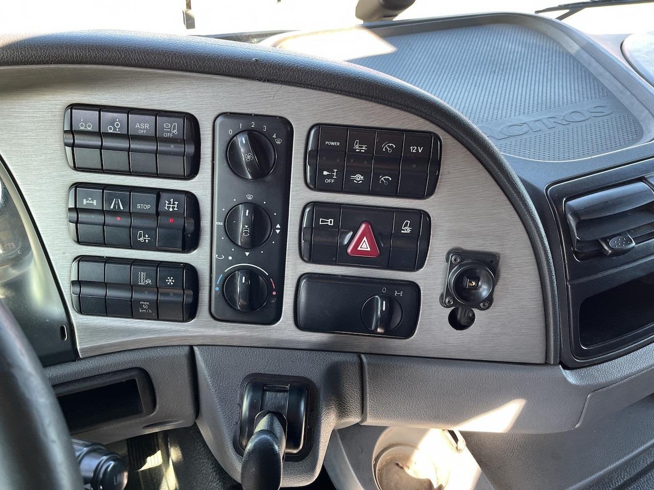 Mercedes-Benz 2541 6x2 Atlas 135.2E Pritsche 8,20 m Ausziehbar - Plachtový nákladní auto, Auto s hydraulickou rukou: obrázek 3 Mercedes-Benz 2541 6x2 Atlas 135.2E Pritsche 8,20 m Ausziehbar - Plachtový nákladní auto, Auto s hydraulickou rukou: obrázek 3