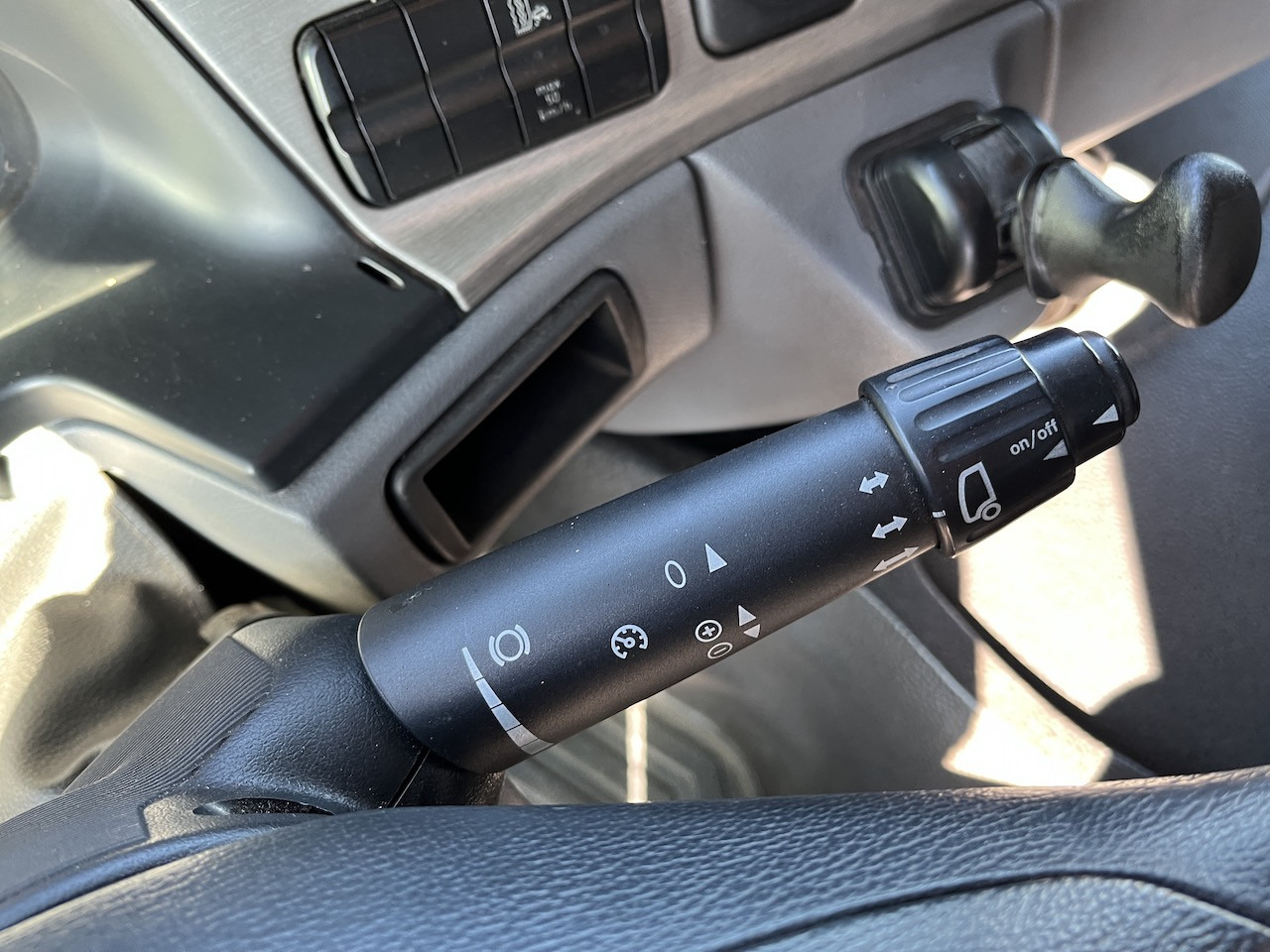 Mercedes-Benz 2541 6x2 Atlas 135.2E Pritsche 8,20 m - Nákladní automobil valníkový/ Plošinový, Auto s hydraulickou rukou: obrázek 4 Mercedes-Benz 2541 6x2 Atlas 135.2E Pritsche 8,20 m - Nákladní automobil valníkový/ Plošinový, Auto s hydraulickou rukou: obrázek 4