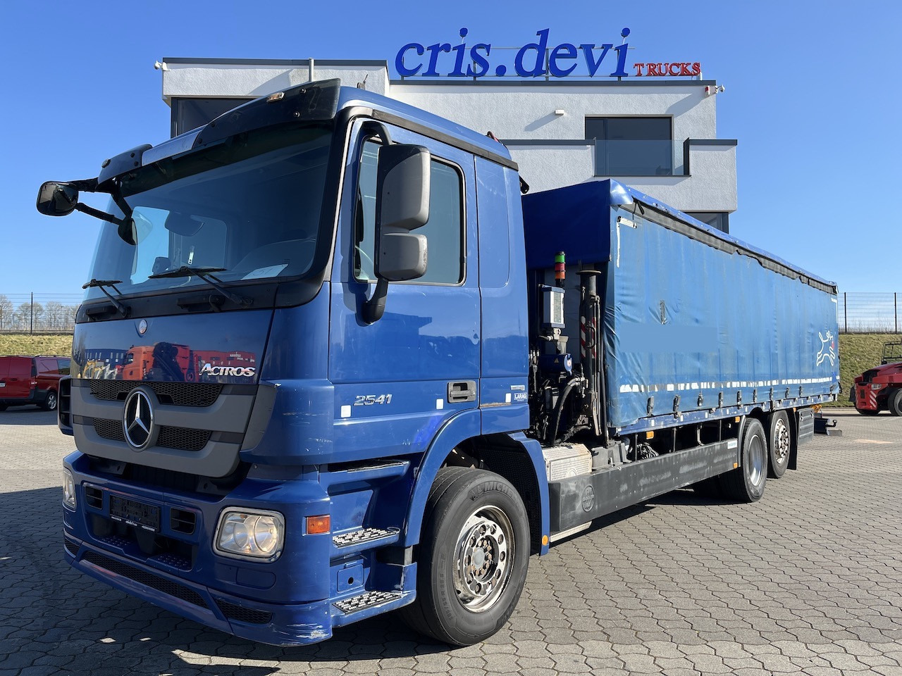 Mercedes-Benz 2541 6x2 Atlas 135.2E Pritsche 8,20 m - Plachtový nákladní auto, Auto s hydraulickou rukou: obrázek 1 Mercedes-Benz 2541 6x2 Atlas 135.2E Pritsche 8,20 m - Plachtový nákladní auto, Auto s hydraulickou rukou: obrázek 1