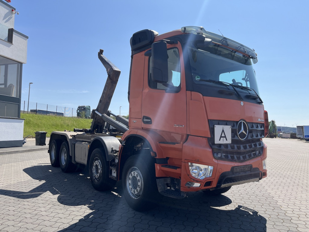 Mercedes-Benz Arocs 3251 8x4 Meiller 30 t Haken - Hákový nosič kontejnerů: obrázek 4 Mercedes-Benz Arocs 3251 8x4 Meiller 30 t Haken - Hákový nosič kontejnerů: obrázek 4