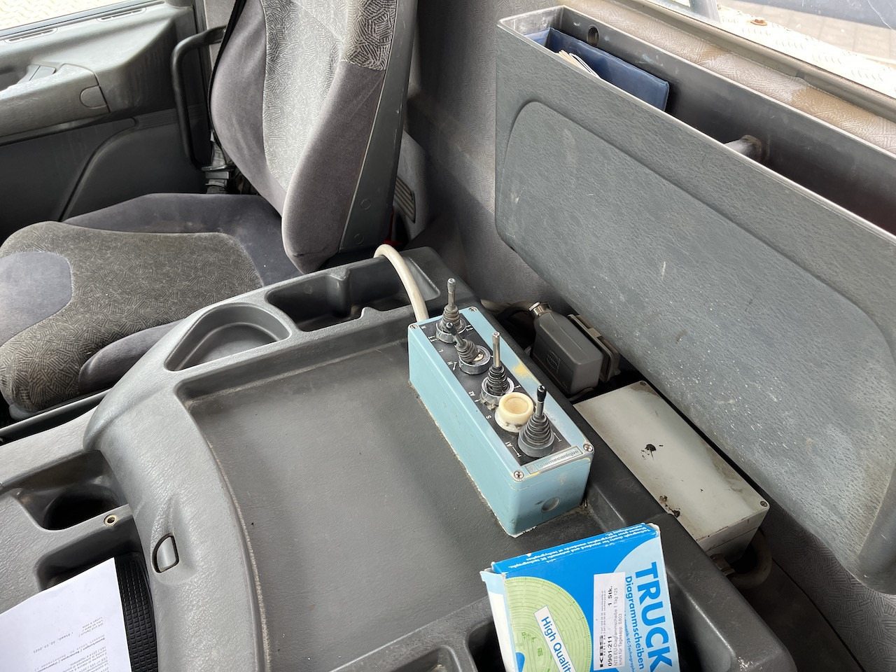 Scania P114 340 4x2 Trösch Absetzkipper Retarder AHK - Ramenový nosič kontajnerov: obrázek 4 Scania P114 340 4x2 Trösch Absetzkipper Retarder AHK - Ramenový nosič kontajnerov: obrázek 4