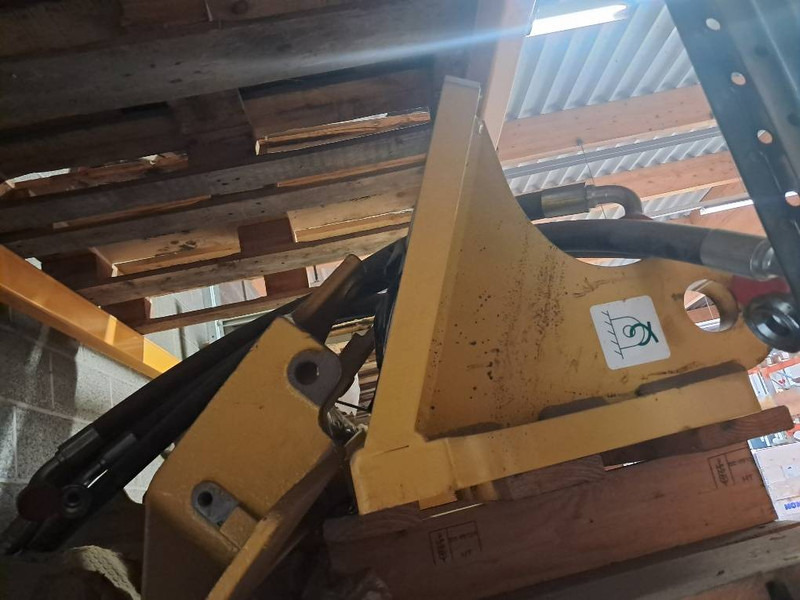 Komatsu D37PX-23 / -24 BRACKET - 11Y-21-41471 - Rám/ Šasi pro Stavební technika: obrázek 2 Komatsu D37PX-23 / -24 BRACKET - 11Y-21-41471 - Rám/ Šasi pro Stavební technika: obrázek 2