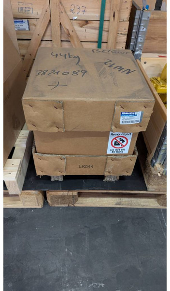 Komatsu D65PX-15 - HYDRAULIC MOTOR ASSY - 708-7L-00040 - Buldozer: obrázek 3 Komatsu D65PX-15 - HYDRAULIC MOTOR ASSY - 708-7L-00040 - Buldozer: obrázek 3