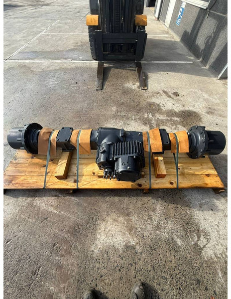 Komatsu PW140-7 REAR AXLE ASSEMBLY 20E-22-32000 - Náprava a díly pro Stavební technika: obrázek 1 Komatsu PW140-7 REAR AXLE ASSEMBLY 20E-22-32000 - Náprava a díly pro Stavební technika: obrázek 1