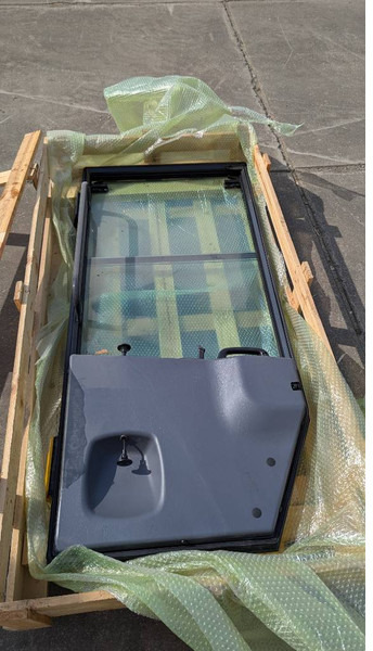 Komatsu WA100-5 DOOR ASSY 417-926-3106 - Kabina a interiér pro Stavební technika: obrázek 1 Komatsu WA100-5 DOOR ASSY 417-926-3106 - Kabina a interiér pro Stavební technika: obrázek 1