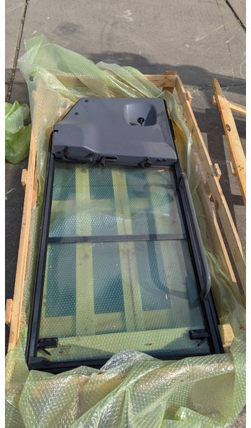 Komatsu WA100-5 DOOR ASSY 417-926-3106 - Kabina a interiér pro Stavební technika: obrázek 3 Komatsu WA100-5 DOOR ASSY 417-926-3106 - Kabina a interiér pro Stavební technika: obrázek 3