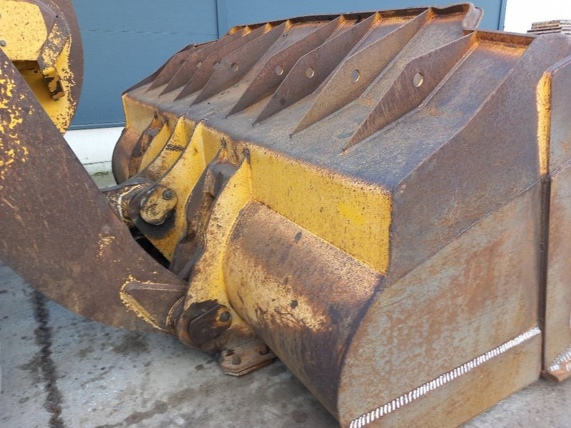 Komatsu WA500-7 - Kolový nakladač: obrázek 5 Komatsu WA500-7 - Kolový nakladač: obrázek 5