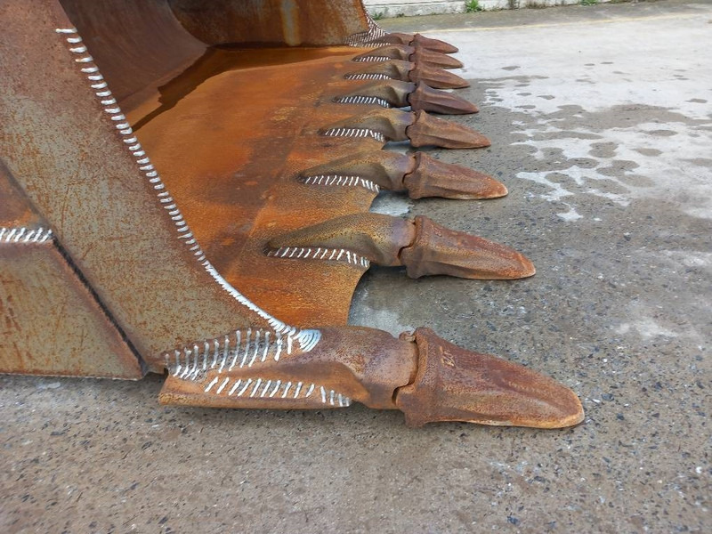 Komatsu WA500-7 - Kolový nakladač: obrázek 4 Komatsu WA500-7 - Kolový nakladač: obrázek 4