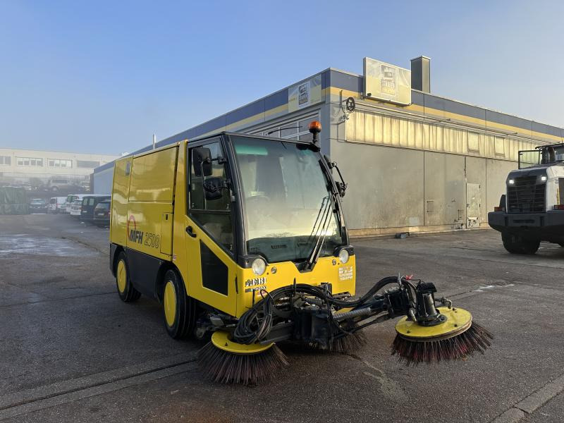 AEBI MATEC MFH 2500 Kehrmaschine Klima 3 Besen - Zametací vůz: obrázek 2 AEBI MATEC MFH 2500 Kehrmaschine Klima 3 Besen - Zametací vůz: obrázek 2