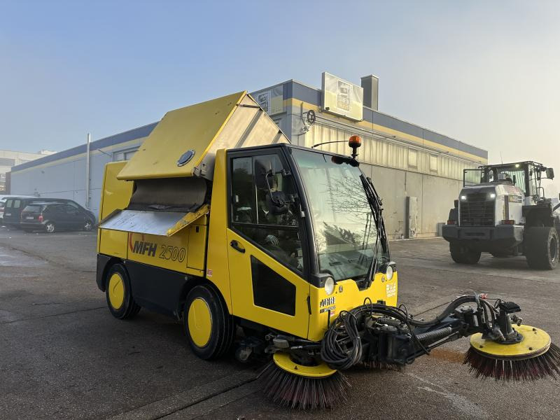 AEBI MATEC MFH 2500 Kehrmaschine Klima 3 Besen - Zametací vůz: obrázek 1 AEBI MATEC MFH 2500 Kehrmaschine Klima 3 Besen - Zametací vůz: obrázek 1