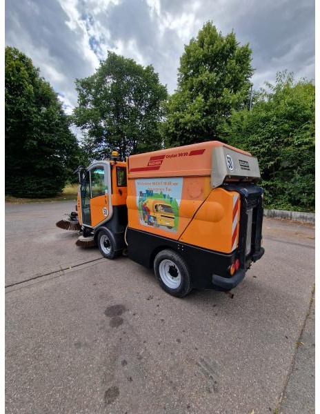 Bucher Kehrmaschine BUCHER-GUYER Kehrmaschine EG 4.500 kg Diesel Topzustand - Průmyslový zametací stroj: obrázek 5 Bucher Kehrmaschine BUCHER-GUYER Kehrmaschine EG 4.500 kg Diesel Topzustand - Průmyslový zametací stroj: obrázek 5
