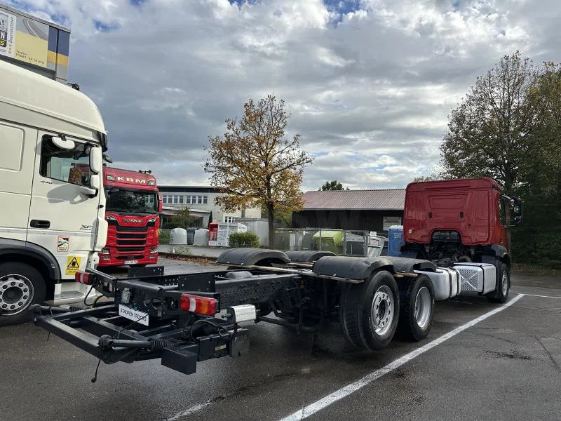 Mercedes-Benz 2532 LL 6x2 LANGES Fahrgestell Intarder Lenkachse - Podvozek s kabinou: obrázek 5 Mercedes-Benz 2532 LL 6x2 LANGES Fahrgestell Intarder Lenkachse - Podvozek s kabinou: obrázek 5
