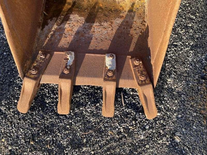 CATERPILLAR 570mm - type tractopelle - Jiná technika: obrázek 2 CATERPILLAR 570mm - type tractopelle - Jiná technika: obrázek 2