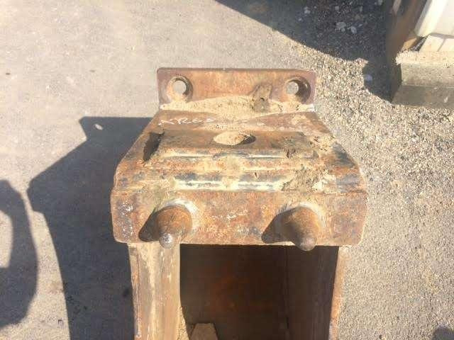 MECALAC 340 - 8/10/11/12 - Lžíce na bagr: obrázek 4 MECALAC 340 - 8/10/11/12 - Lžíce na bagr: obrázek 4