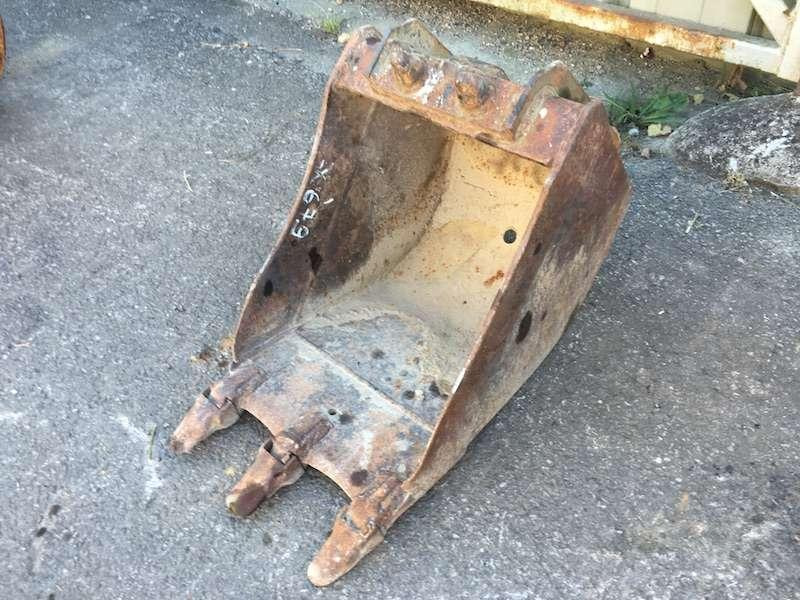 VOLVO 360mm - pelles 2,5 Tonnes - Lžíce na bagr: obrázek 1 VOLVO 360mm - pelles 2,5 Tonnes - Lžíce na bagr: obrázek 1