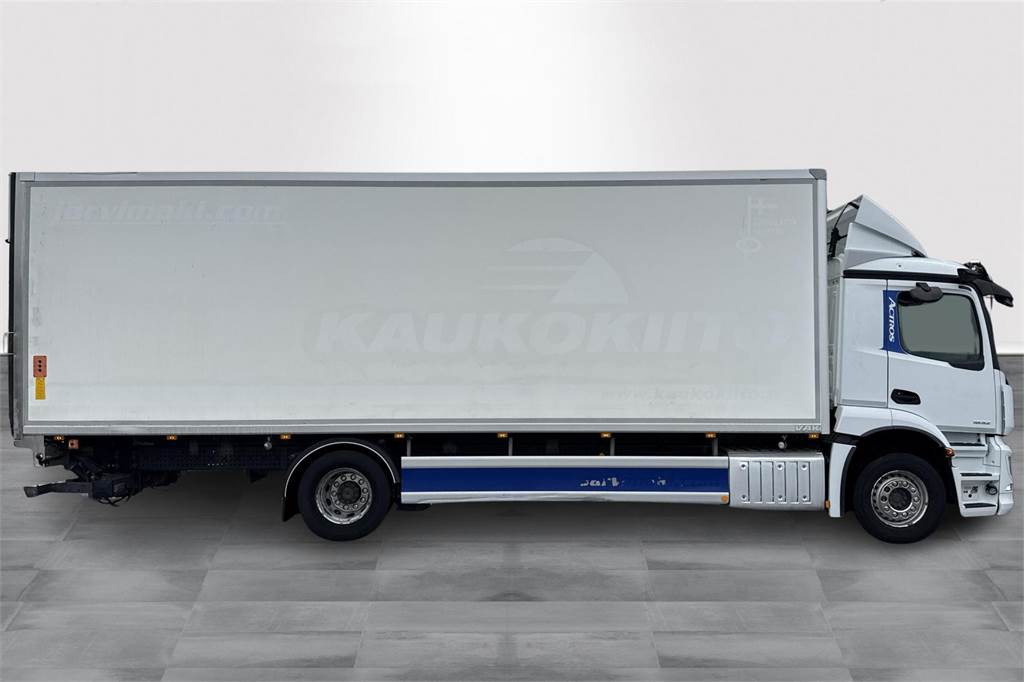 Mercedes-Benz ACTROS 1832 - Skříňový nákladní auto: obrázek 4 Mercedes-Benz ACTROS 1832 - Skříňový nákladní auto: obrázek 4