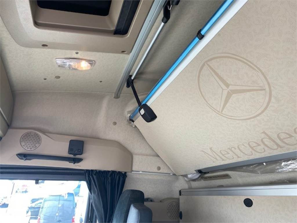 Lesovůz Mercedes-Benz AROCS 3763 8x4/4 Riikonen puuvarustus: obrázek 9