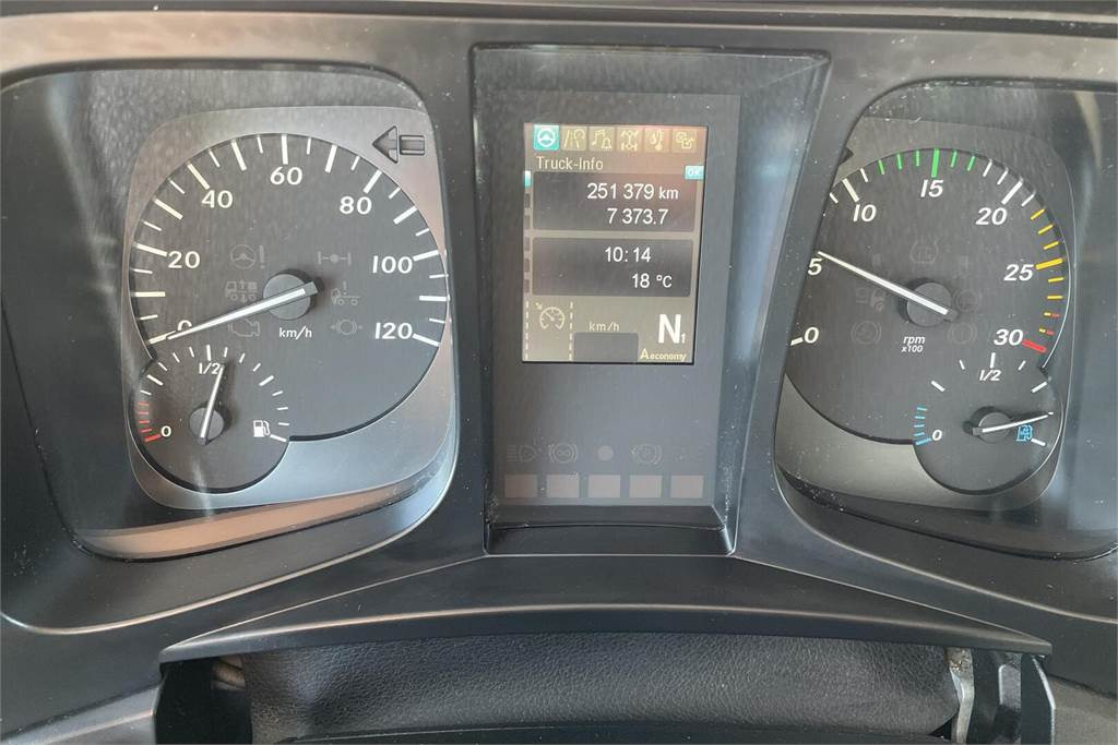 Izotermický nákladní automobil Mercedes-Benz Actros 1827 4x2 8,7m umpikori+PL nostin: obrázek 13
