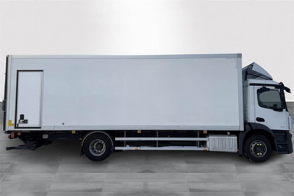 Mercedes-Benz Actros 1827L 8,7m Ksa Umpikori - Skříňový nákladní auto: obrázek 4 Mercedes-Benz Actros 1827L 8,7m Ksa Umpikori - Skříňový nákladní auto: obrázek 4