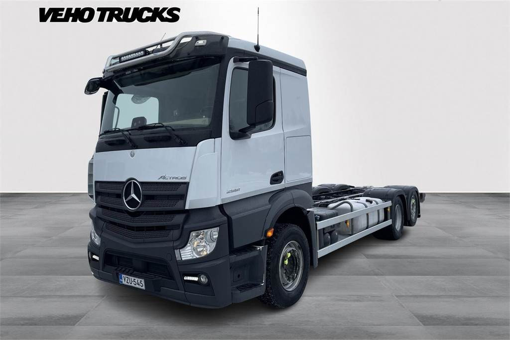 Mercedes-Benz Actros 2551L 6x2 alusta - Podvozek s kabinou: obrázek 1 Mercedes-Benz Actros 2551L 6x2 alusta - Podvozek s kabinou: obrázek 1