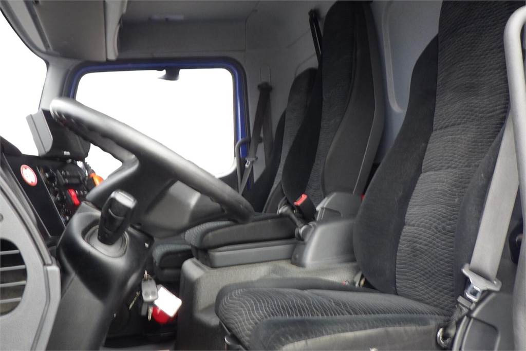 Interior photo 1: Skříňový nákladní auto Mercedes-Benz Atego 1323L Ksa-kori + PL