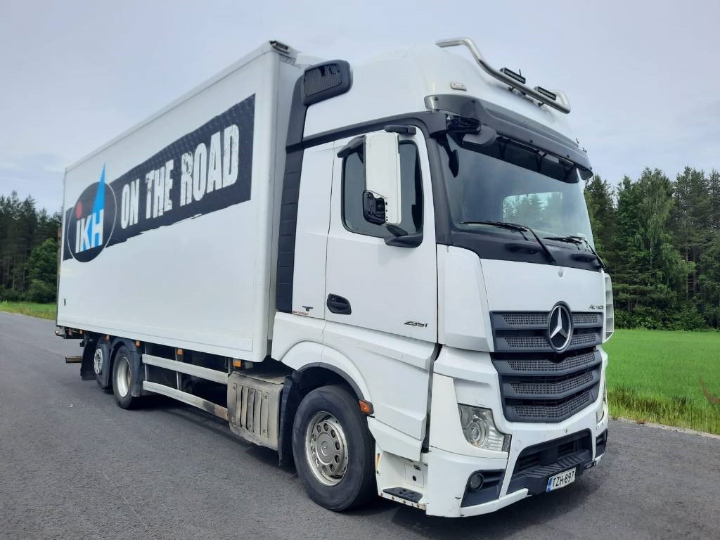 Mercedes-Benz Actros 2551 - Skříňový nákladní auto: obrázek 2 Mercedes-Benz Actros 2551 - Skříňový nákladní auto: obrázek 2