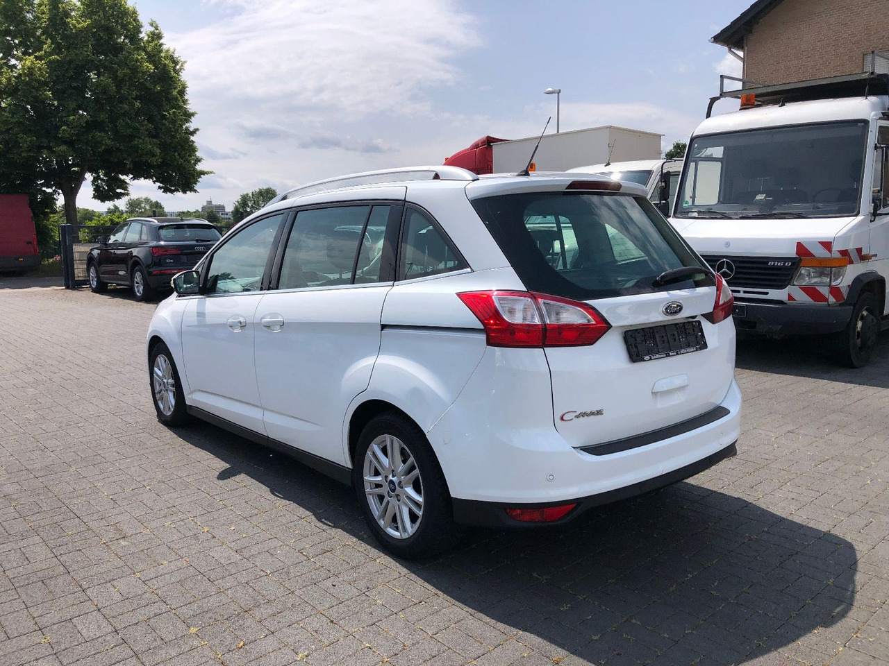 Ford Grand C-Max 2.0 TDCi Titanium - Mikrobus: obrázek 4 Ford Grand C-Max 2.0 TDCi Titanium - Mikrobus: obrázek 4