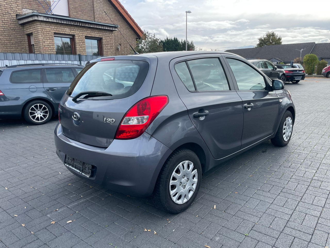 Hyundai i20 TÜV 11-2027 - Sedan: obrázek 2 Hyundai i20 TÜV 11-2027 - Sedan: obrázek 2
