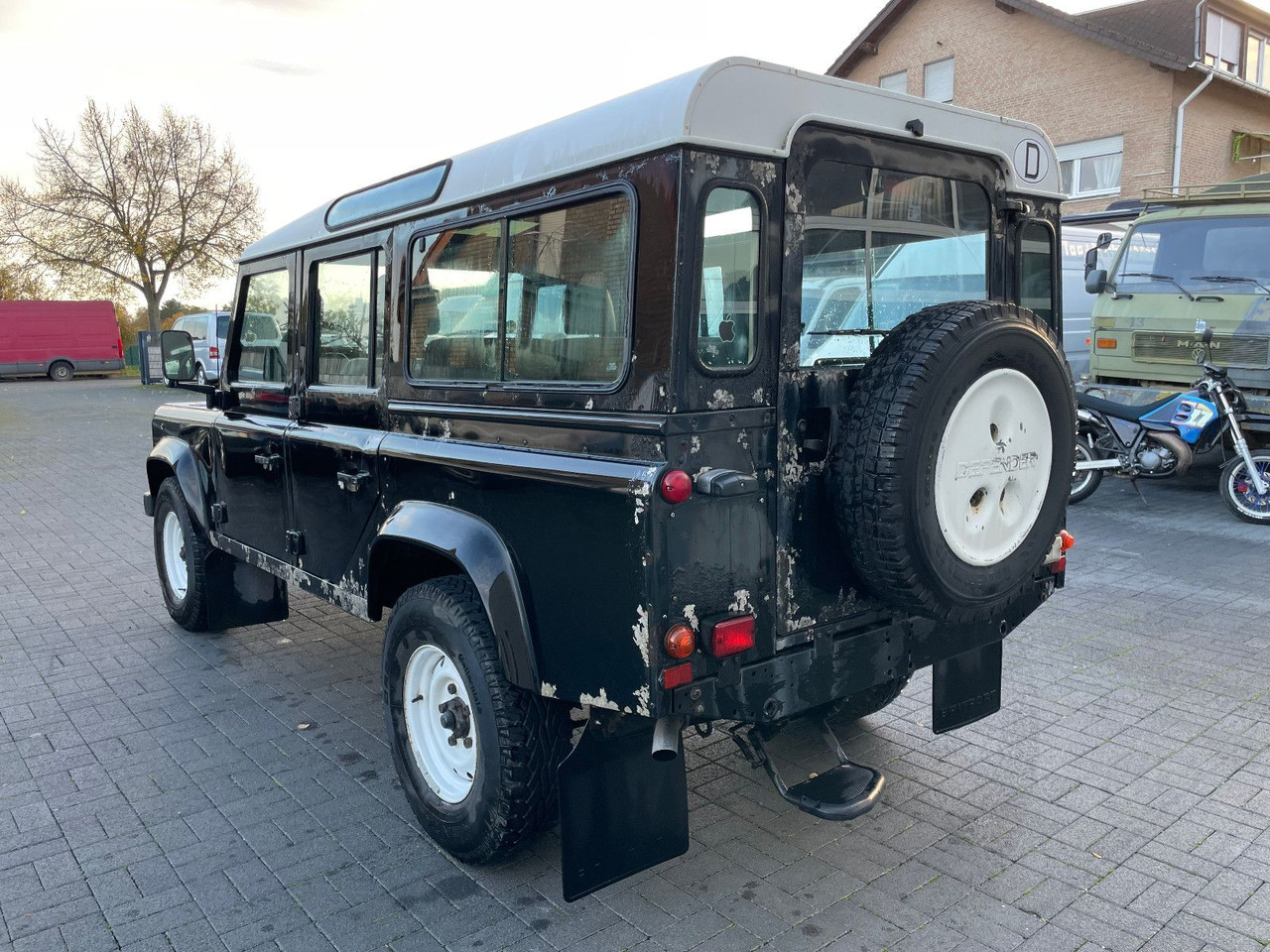 Land Rover Defender 110 SW 2.5 TD , Wohnm.Zulassung, 1.Hand - SUV: obrázek 4 Land Rover Defender 110 SW 2.5 TD , Wohnm.Zulassung, 1.Hand - SUV: obrázek 4