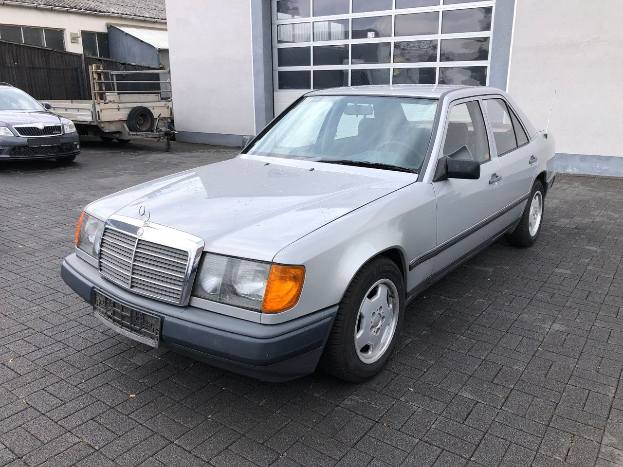 Mercedes-Benz W124 E 260 - Sedan: obrázek 1 Mercedes-Benz W124 E 260 - Sedan: obrázek 1