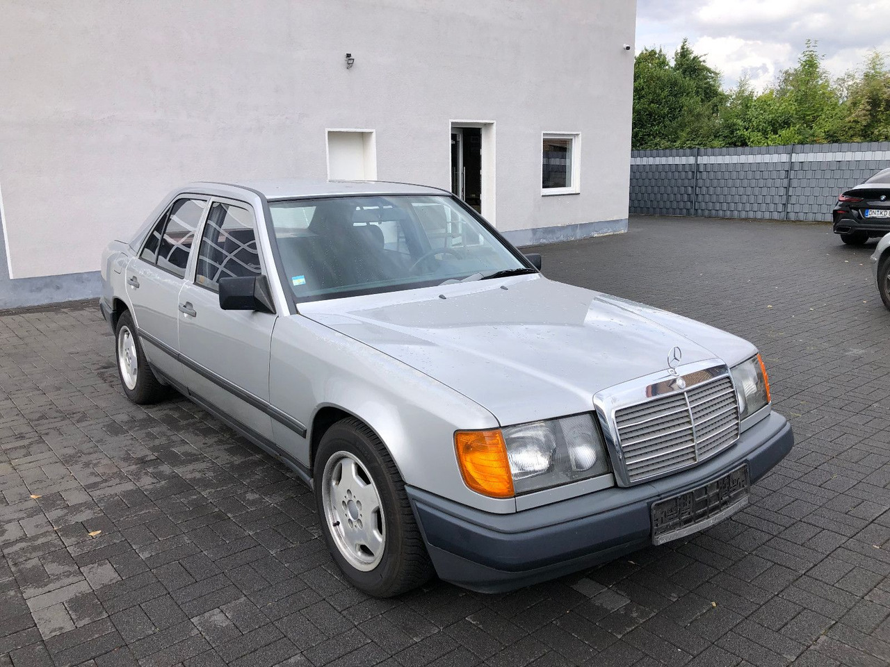 Mercedes-Benz W124 E 260 - Sedan: obrázek 3 Mercedes-Benz W124 E 260 - Sedan: obrázek 3