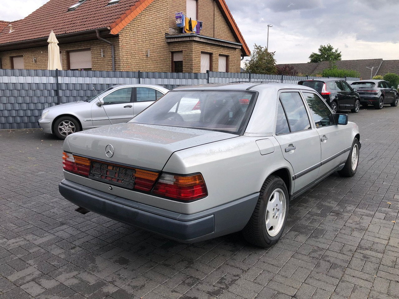 Mercedes-Benz W124 E 260 - Sedan: obrázek 2 Mercedes-Benz W124 E 260 - Sedan: obrázek 2