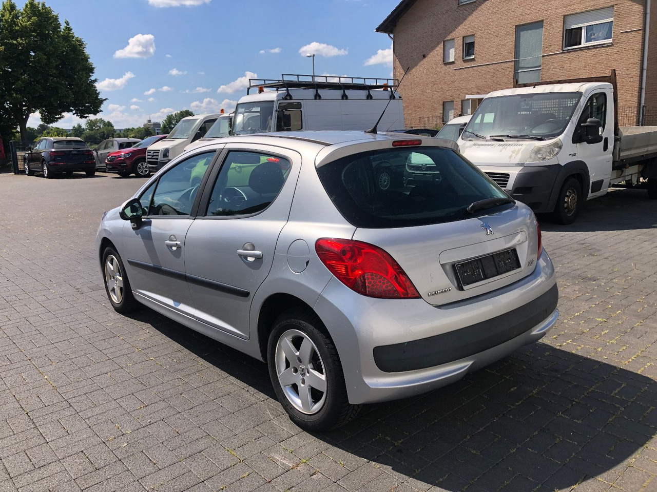 Peugeot 207 Urban Move 1.4i - Sedan: obrázek 4 Peugeot 207 Urban Move 1.4i - Sedan: obrázek 4