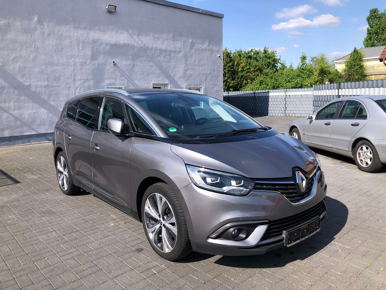 Renault Scenic IV Grand Intens - Sedan: obrázek 1 Renault Scenic IV Grand Intens - Sedan: obrázek 1