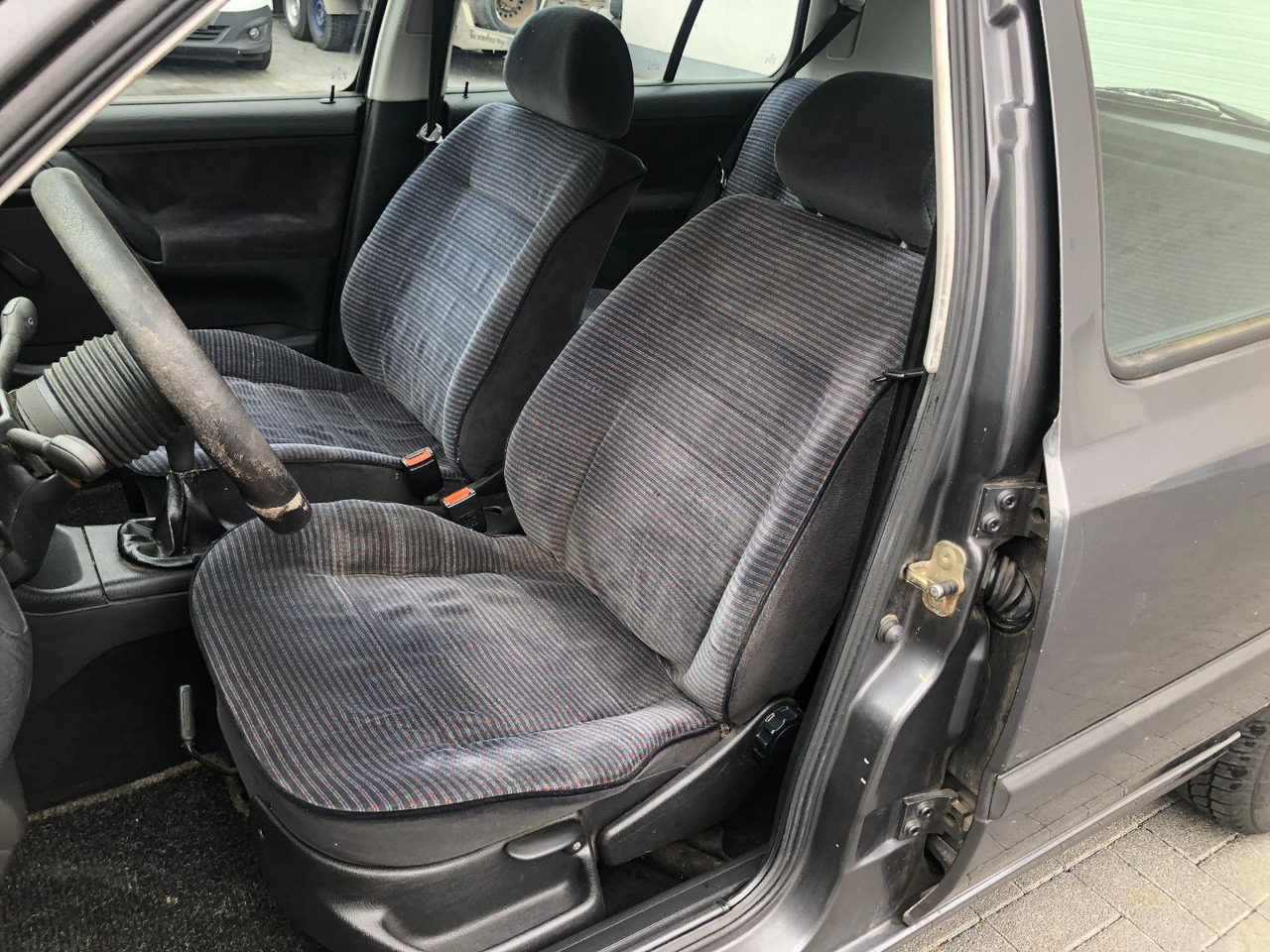 Sedan Volkswagen Golf 1.8 GL Klima: obrázek 10 Sedan Volkswagen Golf 1.8 GL Klima: obrázek 10