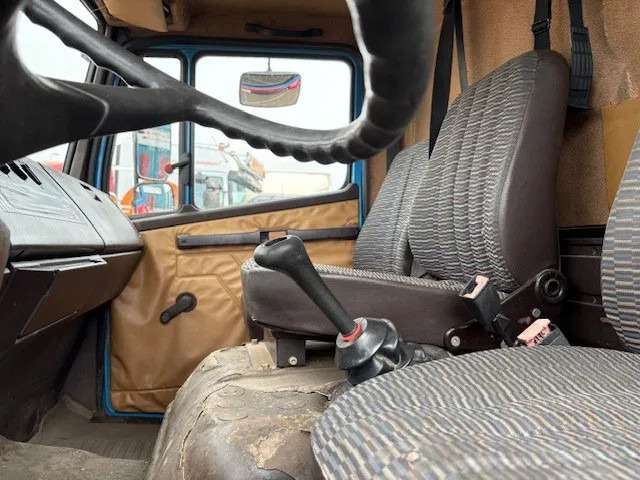 Přepravník automobilů Mercedes-Benz LK 814 RECOVERY TRUCK / CAR-MACHINE TRANSPORTER (6-CILINDER / MANUAL GEARBOX / FULL STEEL SUSPENSION / WINCH / HYDRAULIC RAMPS): obrázek 14