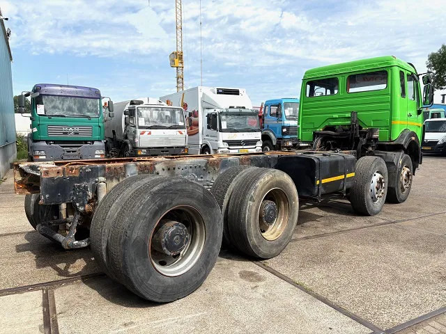 Mercedes-Benz SK 3335K 8x4 FULL STEEL CHASSIS (ZF16 MANUAL GEARBOX / RETARDER / FULL STEEL SUSPENSION / REDUCTION AXLES) - Podvozek s kabinou: obrázek 3 Mercedes-Benz SK 3335K 8x4 FULL STEEL CHASSIS (ZF16 MANUAL GEARBOX / RETARDER / FULL STEEL SUSPENSION / REDUCTION AXLES) - Podvozek s kabinou: obrázek 3