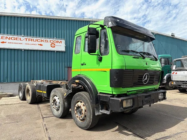 Mercedes-Benz SK 3335K 8x4 FULL STEEL CHASSIS (ZF16 MANUAL GEARBOX / RETARDER / FULL STEEL SUSPENSION / REDUCTION AXLES) - Podvozek s kabinou: obrázek 2 Mercedes-Benz SK 3335K 8x4 FULL STEEL CHASSIS (ZF16 MANUAL GEARBOX / RETARDER / FULL STEEL SUSPENSION / REDUCTION AXLES) - Podvozek s kabinou: obrázek 2