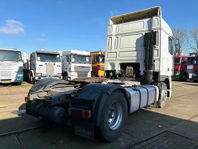 DAF 95.380 XF SPACECAB (EURO 2 / ZF16 MANUAL GEARBOX / D.E.B. ENGINE BRAKE / AIRCONDITIONING) - Tahač: obrázek 3 DAF 95.380 XF SPACECAB (EURO 2 / ZF16 MANUAL GEARBOX / D.E.B. ENGINE BRAKE / AIRCONDITIONING) - Tahač: obrázek 3