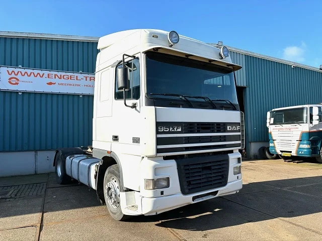 DAF 95.380 XF SPACECAB (EURO 2 / ZF16 MANUAL GEARBOX / D.E.B. ENGINE BRAKE / AIRCONDITIONING) - Tahač: obrázek 2 DAF 95.380 XF SPACECAB (EURO 2 / ZF16 MANUAL GEARBOX / D.E.B. ENGINE BRAKE / AIRCONDITIONING) - Tahač: obrázek 2