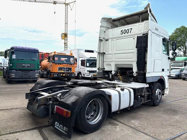 DAF XF 105.460 SPACECAB (2 IDENTICAL UNITS AVAILBLE) (ZF16 MANUAL GEARBOX / MX-BRAKE / 870+430 LITER TANK / FRIDGE / AIRCONDITIONING - Tahač: obrázek 3 DAF XF 105.460 SPACECAB (2 IDENTICAL UNITS AVAILBLE) (ZF16 MANUAL GEARBOX / MX-BRAKE / 870+430 LITER TANK / FRIDGE / AIRCONDITIONING - Tahač: obrázek 3
