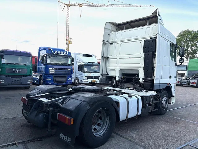 DAF XF 105.460 SPACECAB (ZF-MANUAL GEARBOX / 2x DIESELTANK / MX-ENGINE BRAKE / AIRCONDITIONING / FRIDGE / ETC.) - Tahač: obrázek 2 DAF XF 105.460 SPACECAB (ZF-MANUAL GEARBOX / 2x DIESELTANK / MX-ENGINE BRAKE / AIRCONDITIONING / FRIDGE / ETC.) - Tahač: obrázek 2