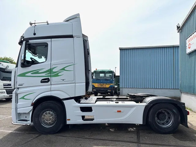 Mercedes-Benz Actros 1845 LS BIGSPACE (RETARDER / EURO 5 / TELLIGENT GEARBOX / FULL SPOILERSET / 2x DIESELTANK / AIRCONDITIONING) - Tahač: obrázek 5 Mercedes-Benz Actros 1845 LS BIGSPACE (RETARDER / EURO 5 / TELLIGENT GEARBOX / FULL SPOILERSET / 2x DIESELTANK / AIRCONDITIONING) - Tahač: obrázek 5