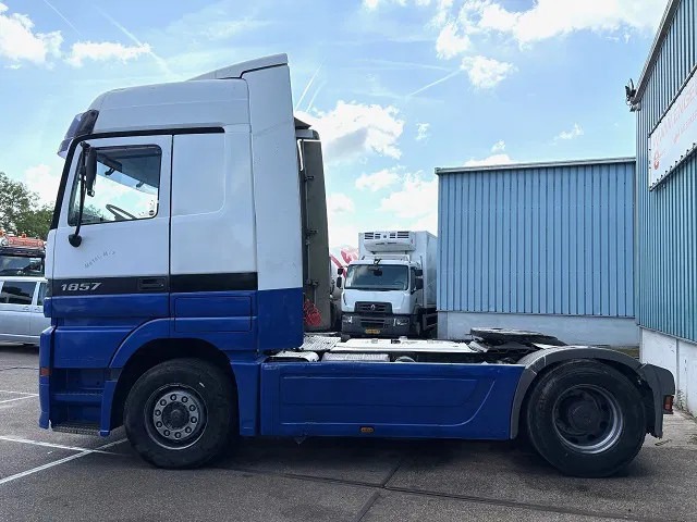 Mercedes-Benz Actros 1857 LS (MP1) MEGASPACE (EPS WITH CLUTCH (3-PEDALS) / RETARDER / REDUCTION AXLE / AIRCONDITIONING) - Tahač: obrázek 5 Mercedes-Benz Actros 1857 LS (MP1) MEGASPACE (EPS WITH CLUTCH (3-PEDALS) / RETARDER / REDUCTION AXLE / AIRCONDITIONING) - Tahač: obrázek 5