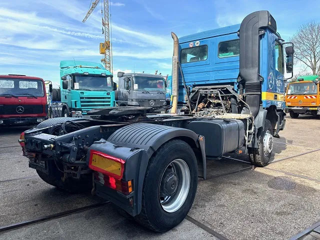Mercedes-Benz Actros 2040 AS 4x4 FULL STEEL SUSPENSION (ZF16 MANUAL GEARBOX / FULL STEEL SUSPENSION / REDUCTION AXLES / AIRCONDITIONING) - Tahač: obrázek 3 Mercedes-Benz Actros 2040 AS 4x4 FULL STEEL SUSPENSION (ZF16 MANUAL GEARBOX / FULL STEEL SUSPENSION / REDUCTION AXLES / AIRCONDITIONING) - Tahač: obrázek 3