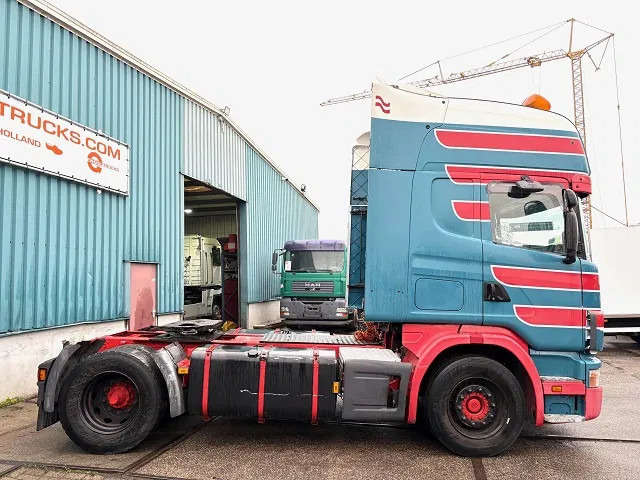 Scania R164-580 V8 TOPLINE COLLECTORS ITEM!! / APK 10-2026!! (12+2 MANUAL GEARBOX / RETARDER / AIRCONDITIONING / 2x TANK / ETC.) - Tahač: obrázek 4 Scania R164-580 V8 TOPLINE COLLECTORS ITEM!! / APK 10-2026!! (12+2 MANUAL GEARBOX / RETARDER / AIRCONDITIONING / 2x TANK / ETC.) - Tahač: obrázek 4