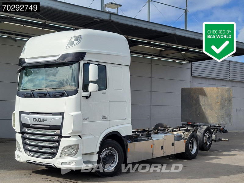 DAF XF 530 XF 6X2 2000kg Ladebordwand Lift+Steering-Axle Navi ACC Euro 6 - Podvozek s kabinou: obrázek 1 DAF XF 530 XF 6X2 2000kg Ladebordwand Lift+Steering-Axle Navi ACC Euro 6 - Podvozek s kabinou: obrázek 1