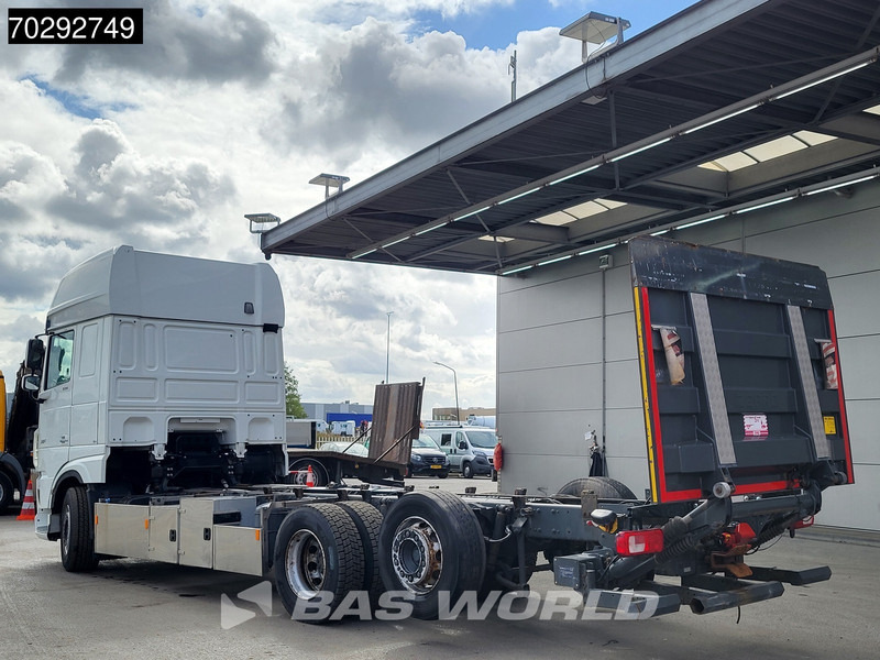 DAF XF 530 XF 6X2 2000kg Ladebordwand Lift+Steering-Axle Navi ACC Euro 6 - Podvozek s kabinou: obrázek 2 DAF XF 530 XF 6X2 2000kg Ladebordwand Lift+Steering-Axle Navi ACC Euro 6 - Podvozek s kabinou: obrázek 2