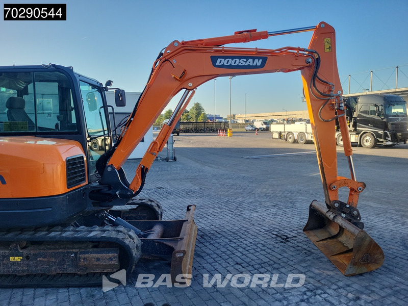 Mini rýpadlo Doosan DX63-3: obrázek 10