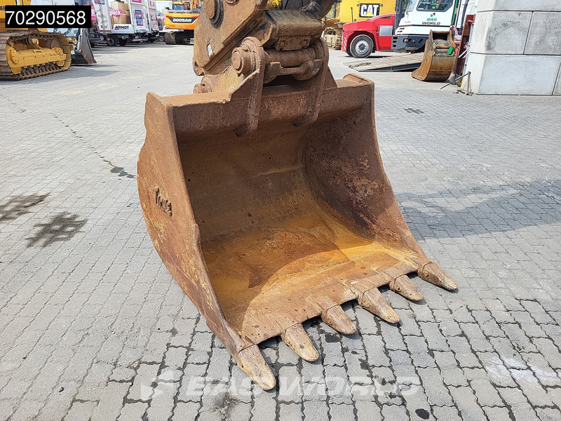 Pásové rýpadlo Komatsu PC240 LC-10: obrázek 13